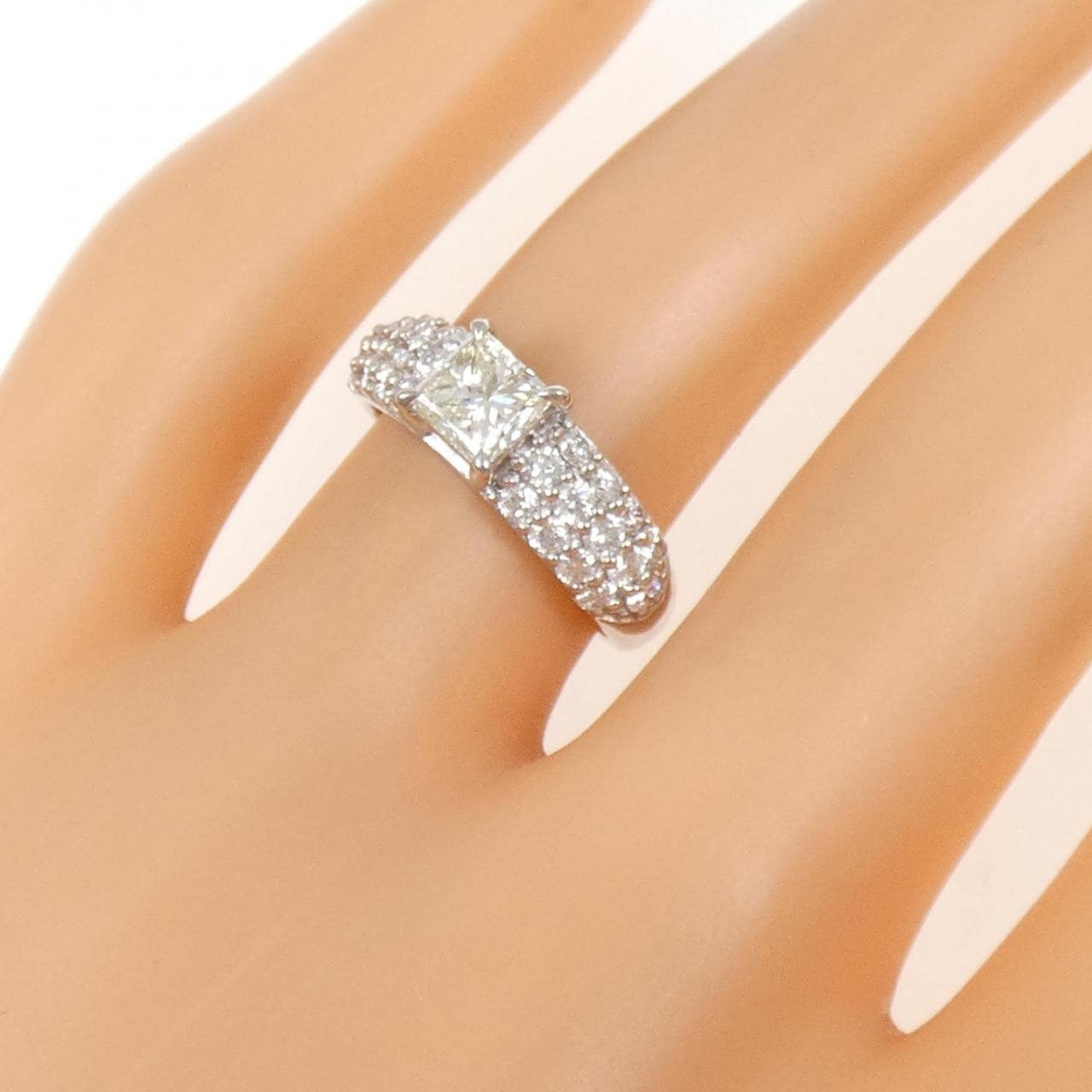 PT900 ダイヤモンド リング 0.704CT