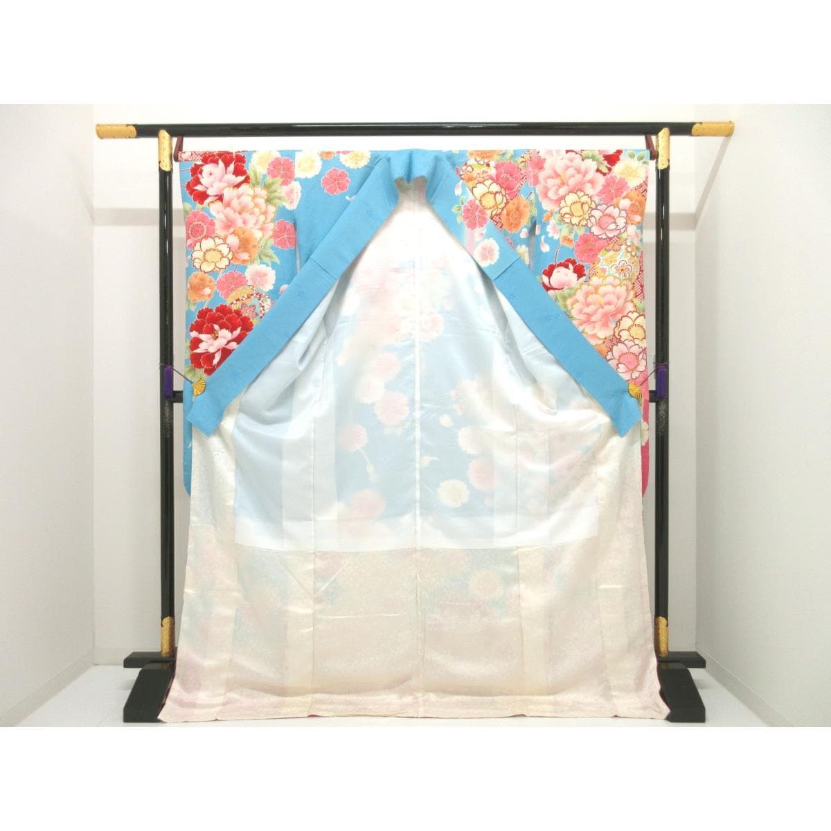 Furisode Yuzen gold color processing with embroidery