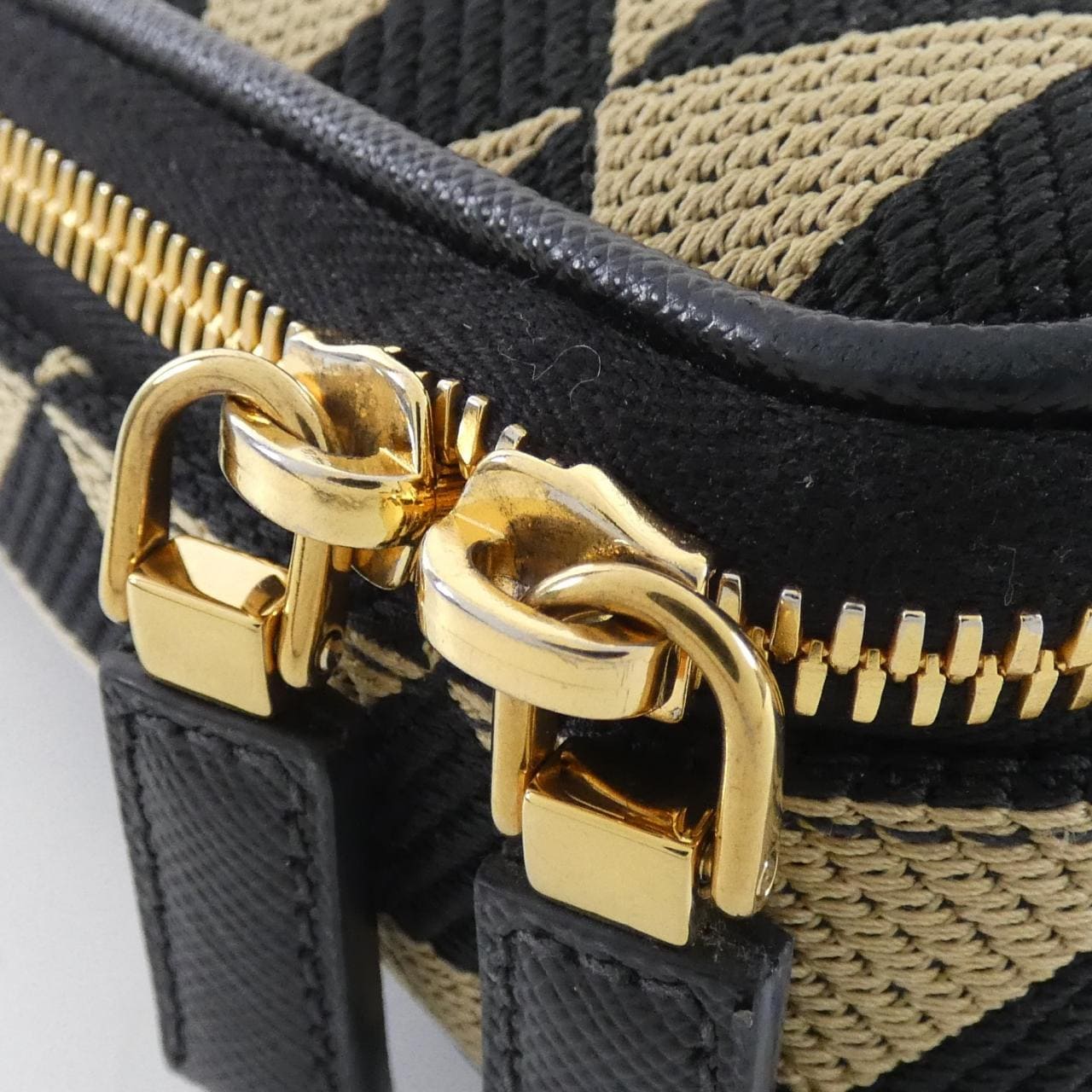 プラダ 2VH069 ショルダーバッグ