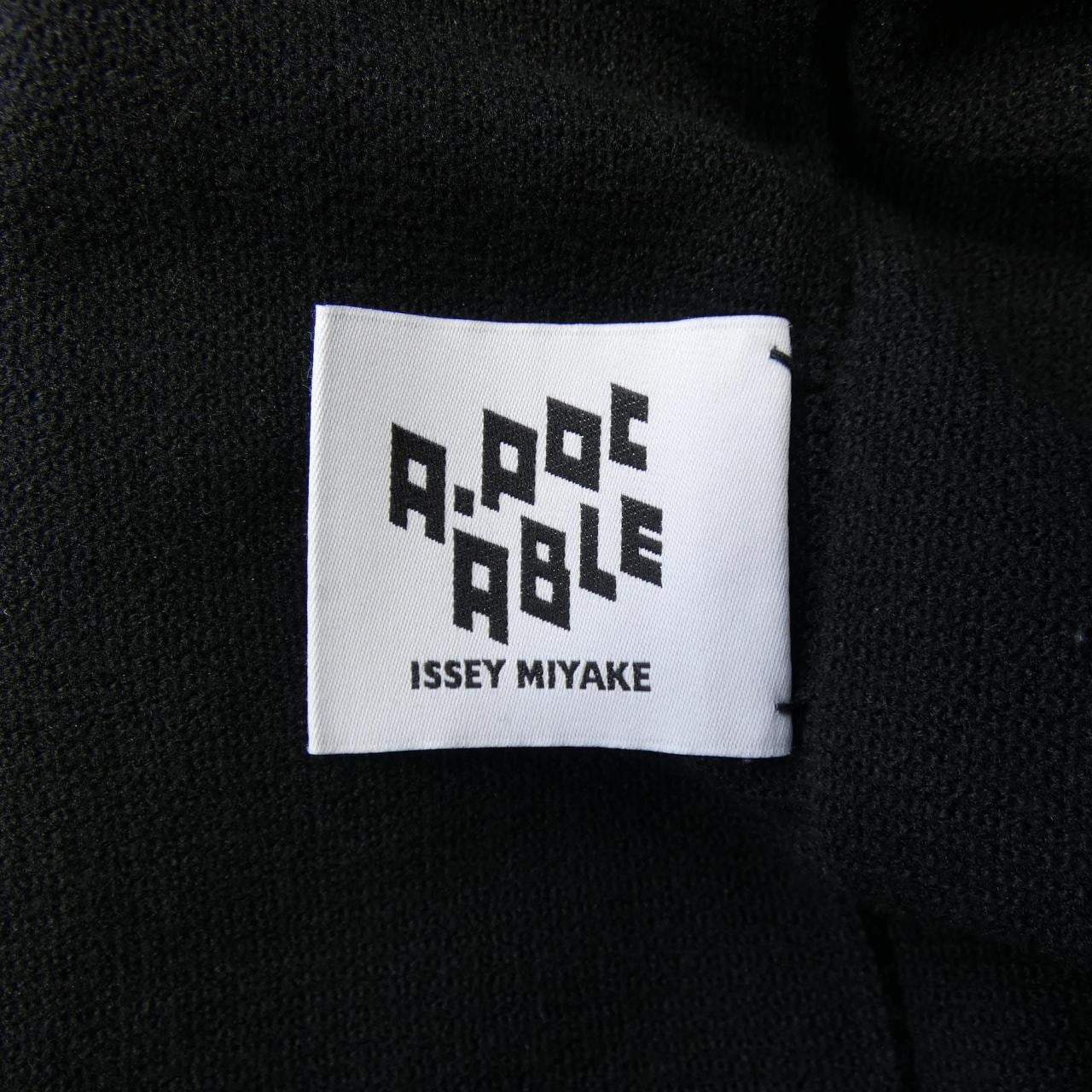 エイポックエイブルイッセイミヤケ A-POC ABLE ISSEY MIYAKE AT13KK414 トップス