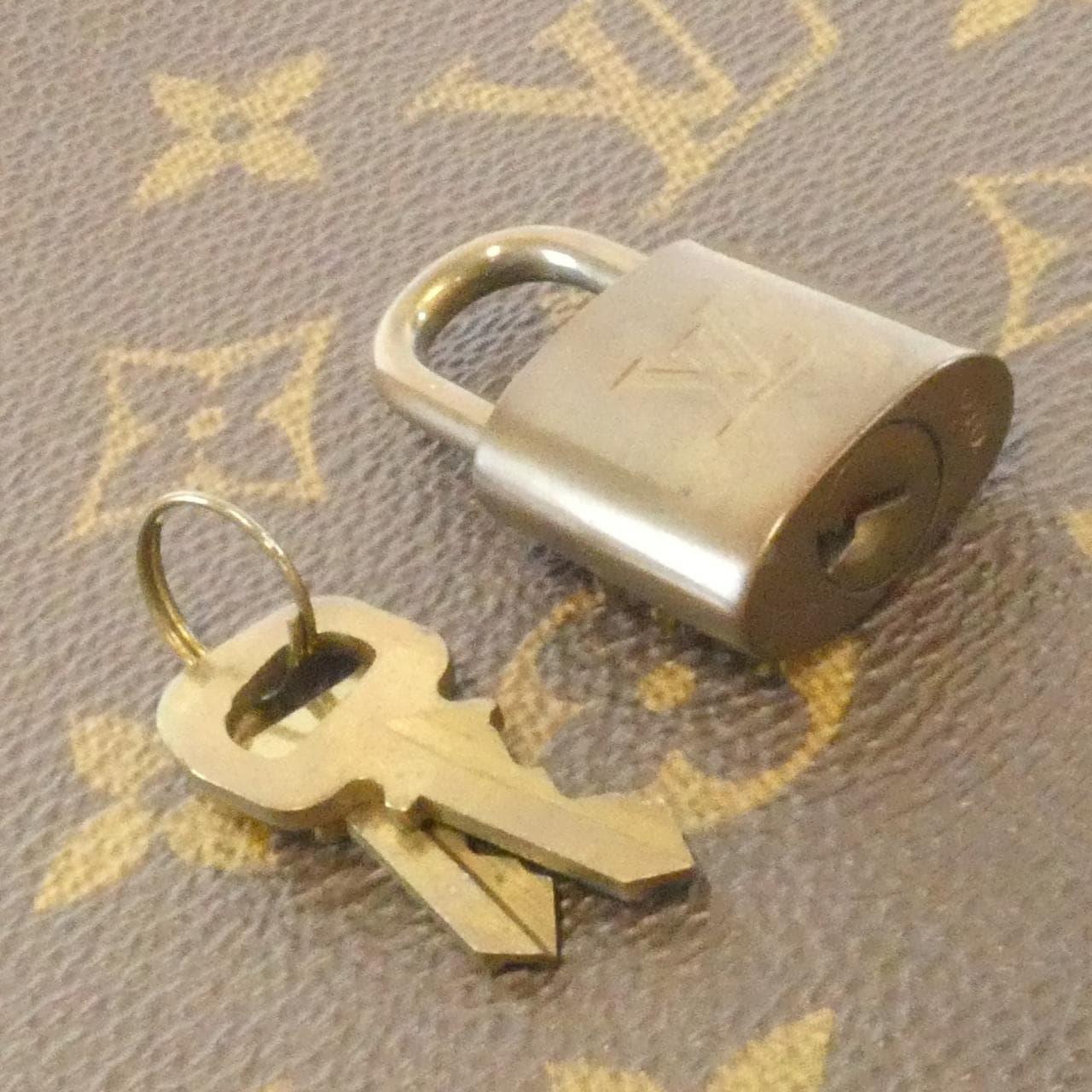 ルイヴィトン モノグラム エリプス MM M51126 バッグ