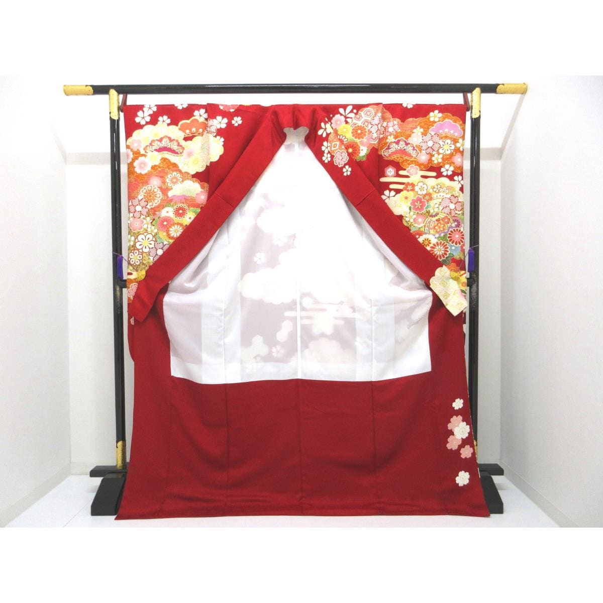 振袖　友禅金彩加工　刺繍入り