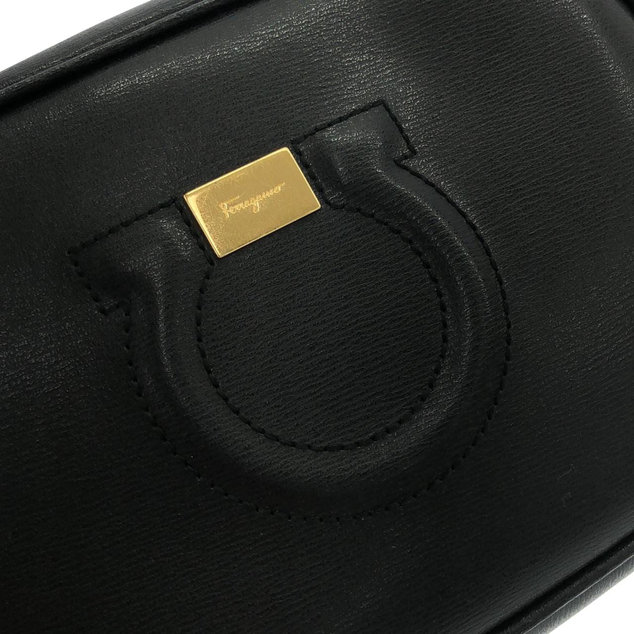 サルヴァトーレフェラガモ CITY 21 H006 ショルダーバッグ