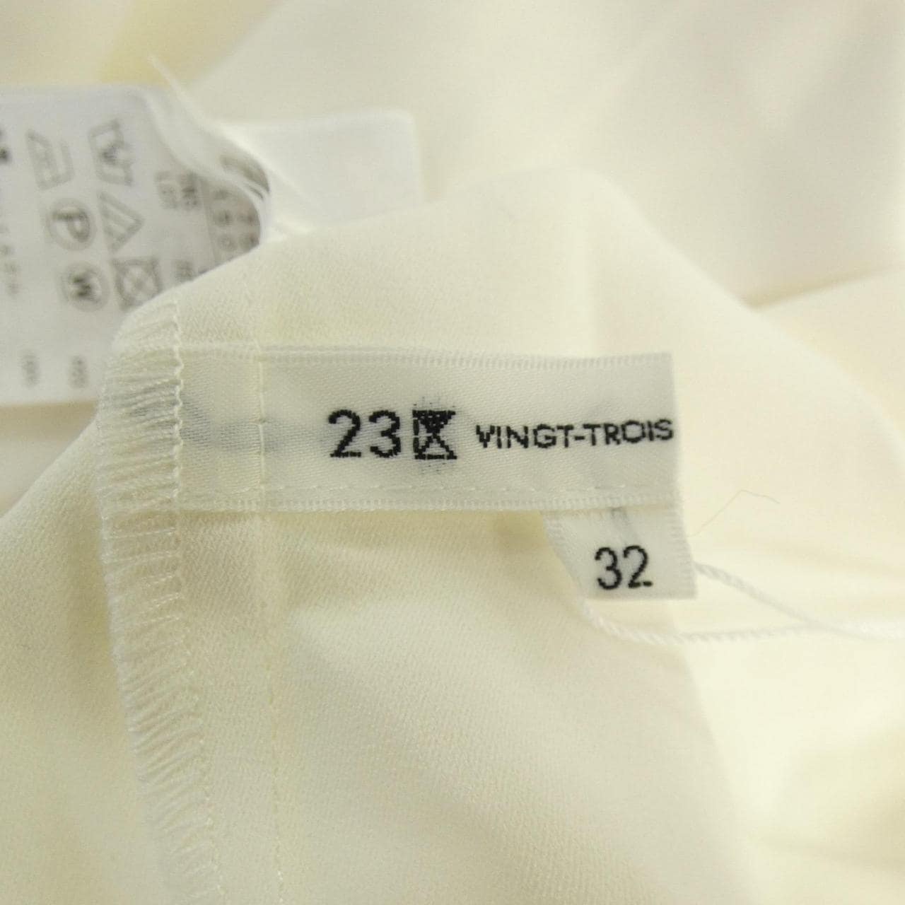 ニジュウサンク 23区 トップス