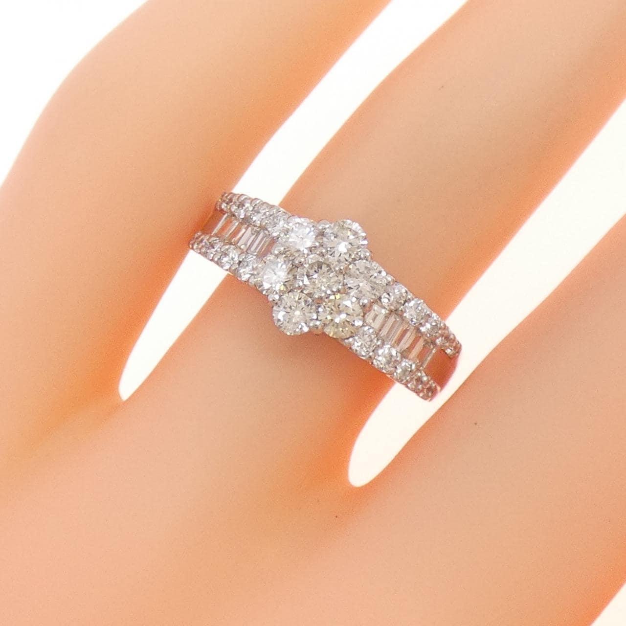 コメ兵|PT900 フラワー ダイヤモンド リング 1.00CT コメ兵|PT900 フラワー ダイヤモンド リング 1.00CT