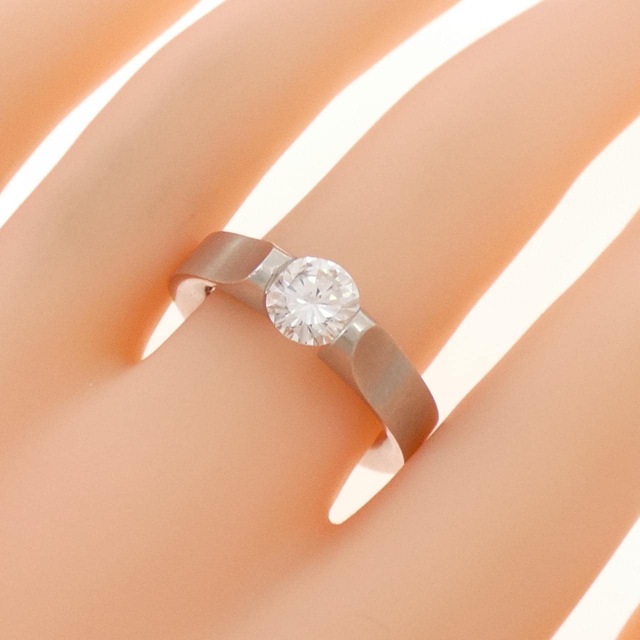 ニーシング ダイヤモンド リング 1.002CT