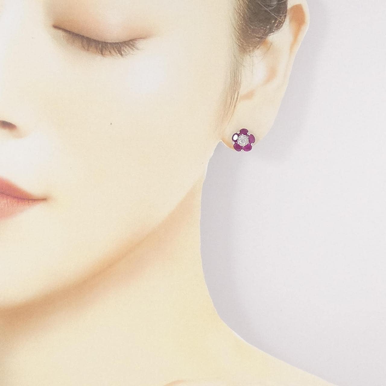 K18WG フラワー ルビー ピアス 2.24CT