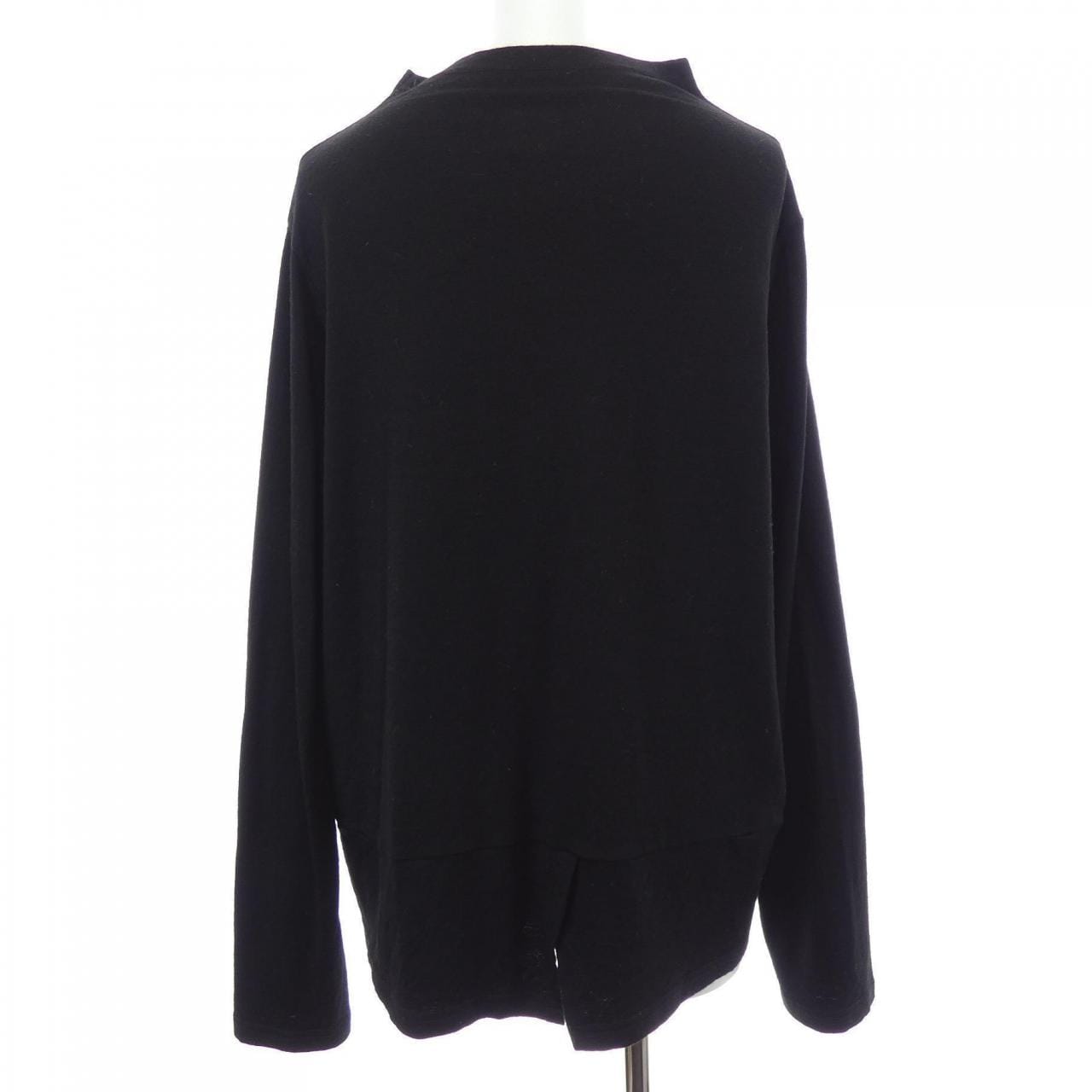 CRESCENT DUO トップス