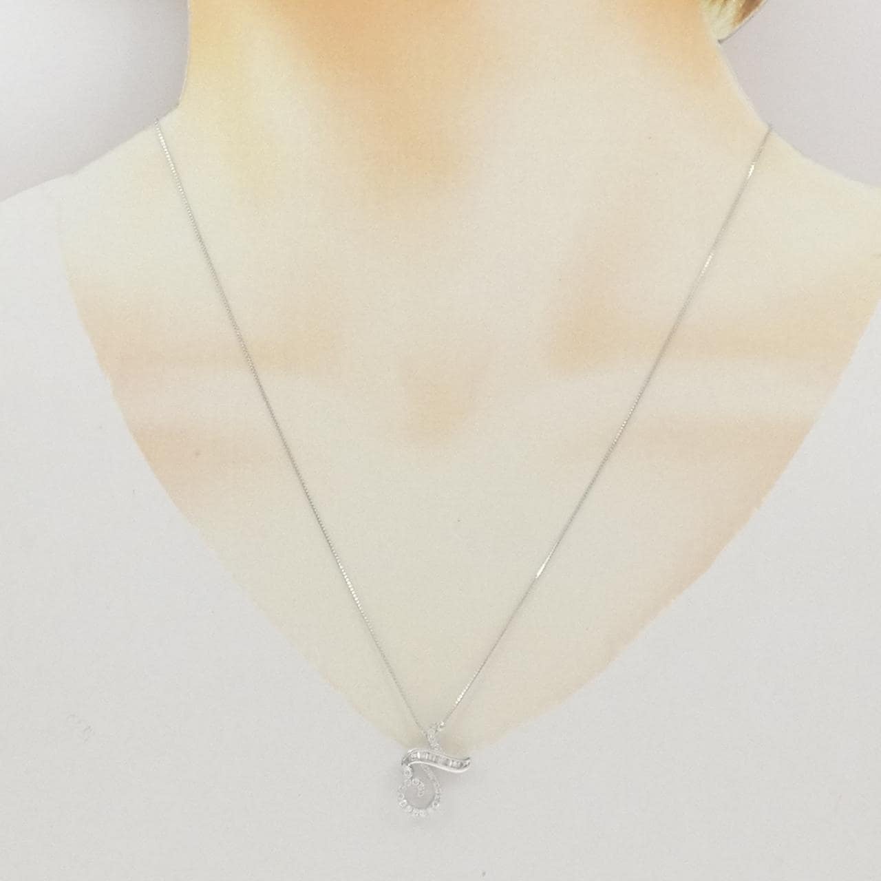 K18WG イニシャルN ダイヤモンド ネックレス 0.30CT