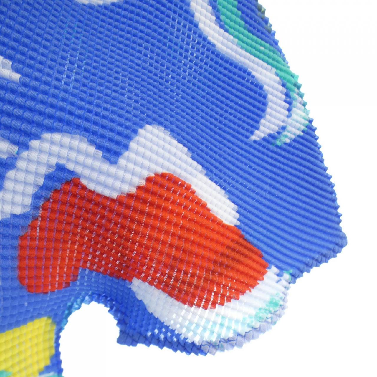 ミーイッセイミヤケ me ISSEY MIYAKE トップス