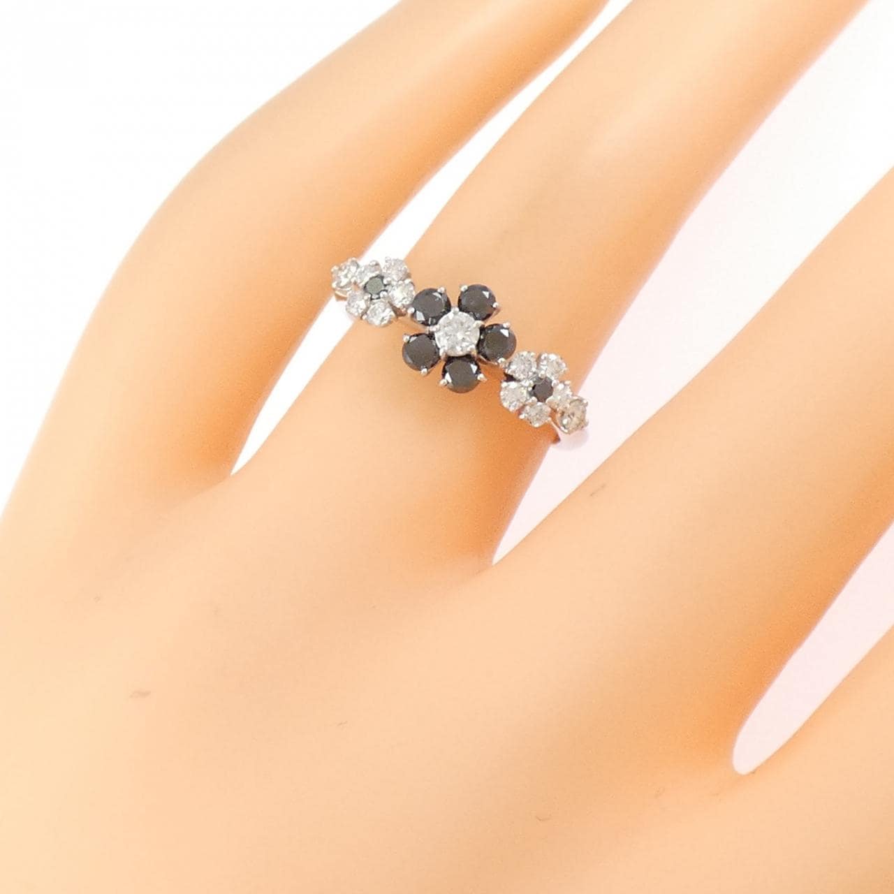 K18WG フラワー ダイヤモンド リング 0.30CT