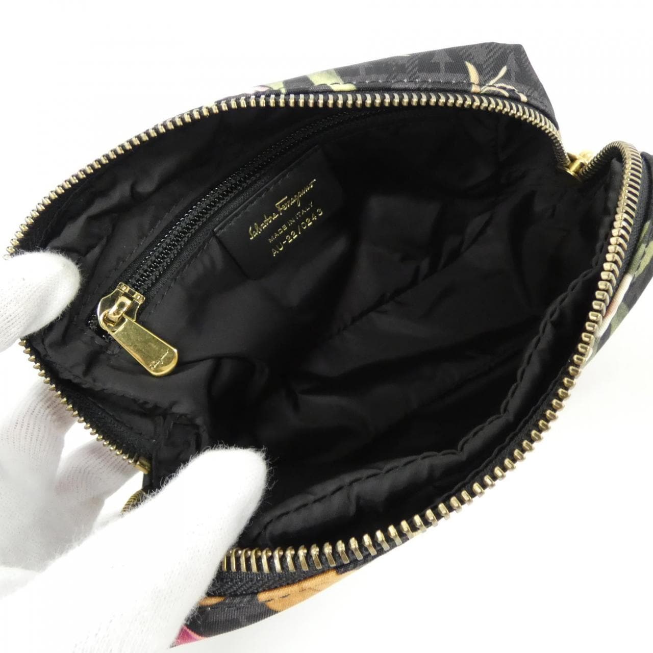 サルヴァトーレフェラガモ 22 0243 ポーチ