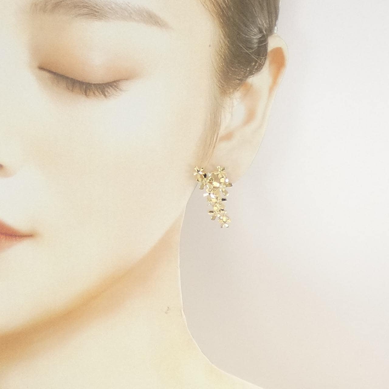 アーカー フラワー ダイヤモンド ピアス 0.11CT 片耳