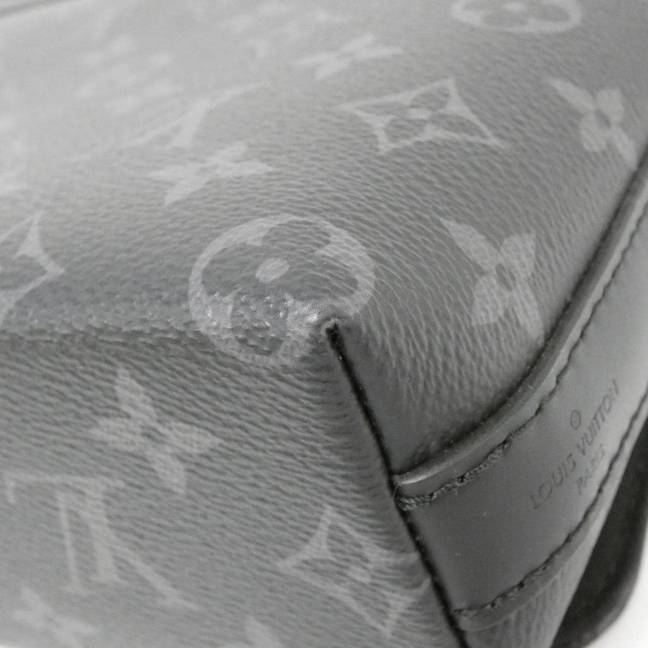 LOUIS VUITTON Monogram Eclipse District PM M45272 单肩包