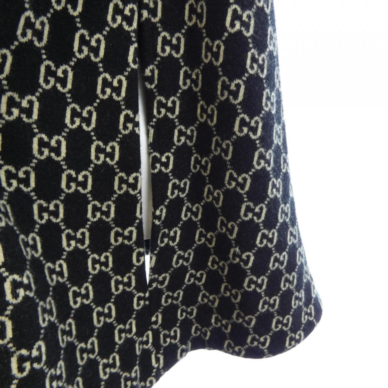 グッチ GUCCI 650533 XKBR8 ケープ