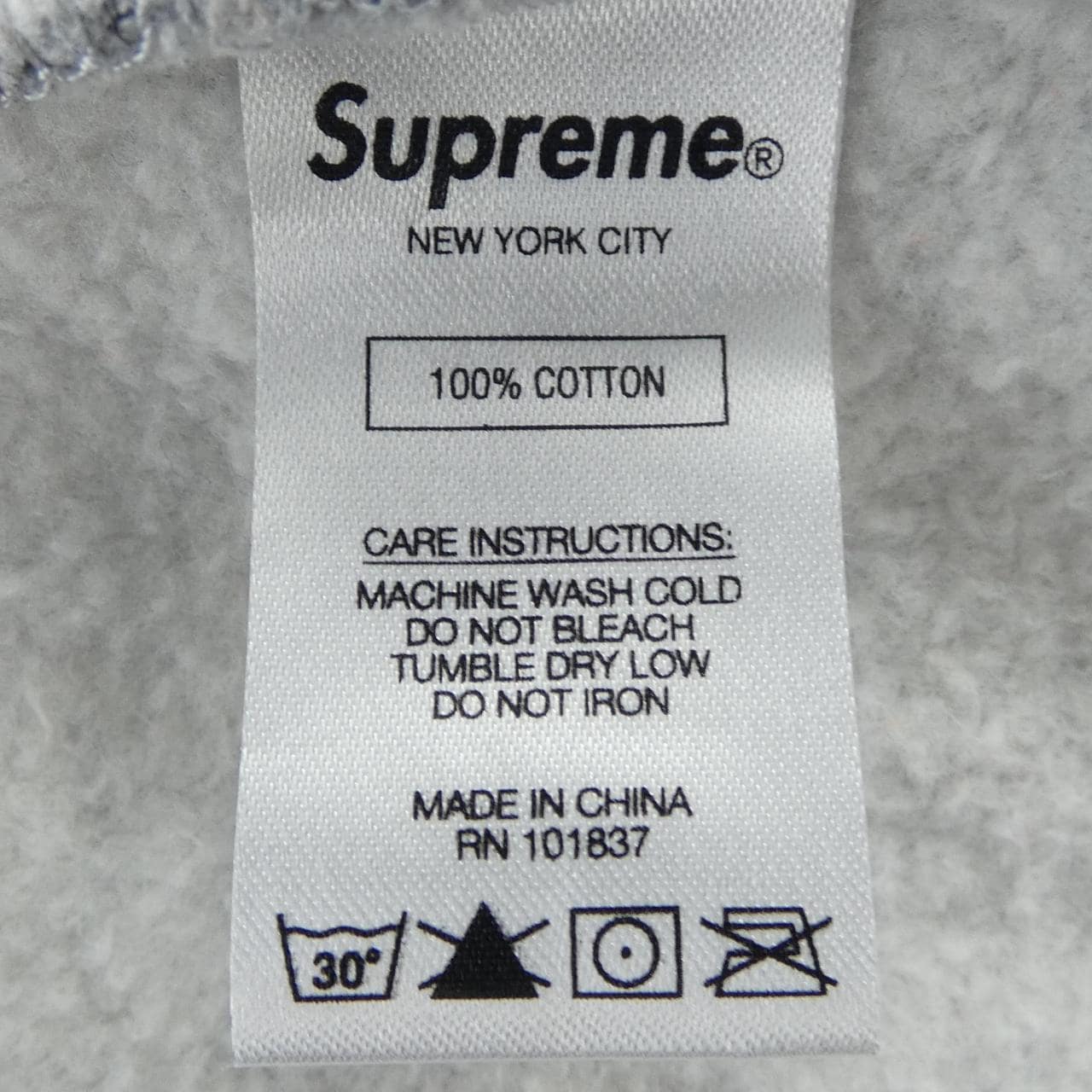 シュプリーム SUPREME パーカー