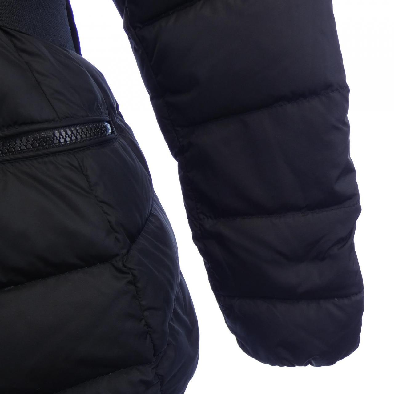モンクレール MONCLER ダウンジャケット