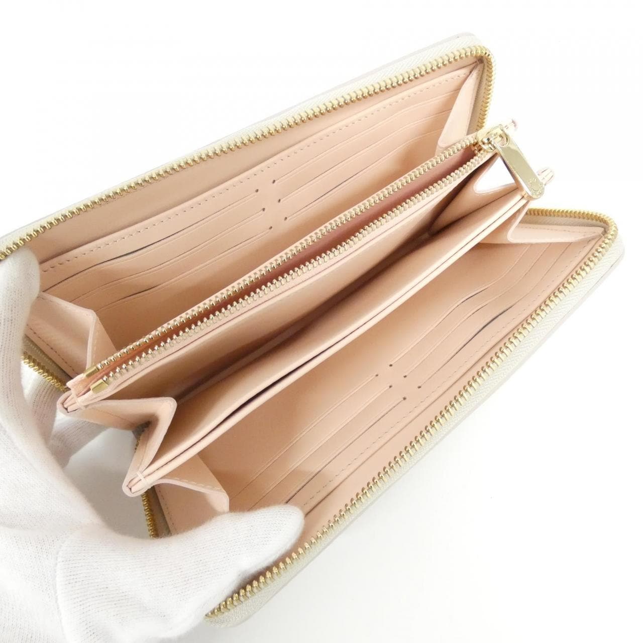 ルイヴィトン マヒナ ジッピー ウォレット M13469 財布