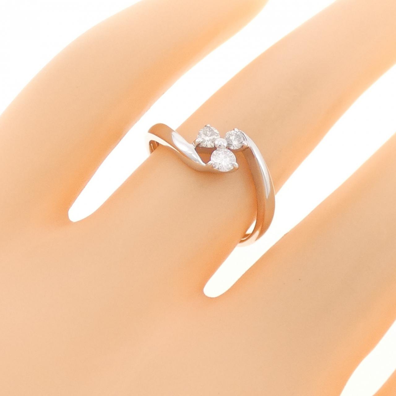 K18WG フラワー スリーストーン ダイヤモンド リング 0.20CT