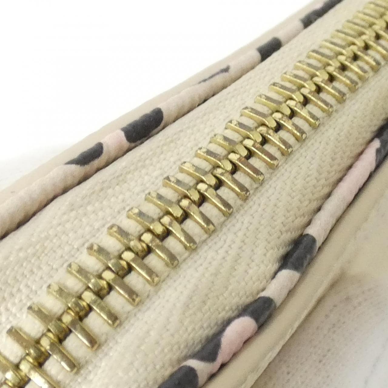 LOUIS VUITTON Monogram Empreinte (Wild at Zippy Wallet M80685)