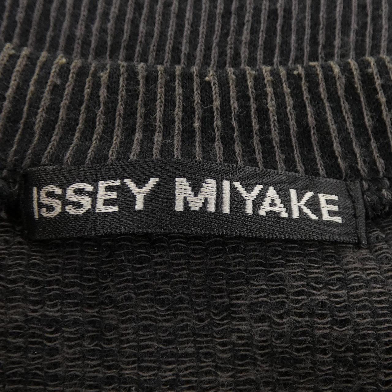 イッセイミヤケ ISSEY MIYAKE ME53JK414 Tシャツ