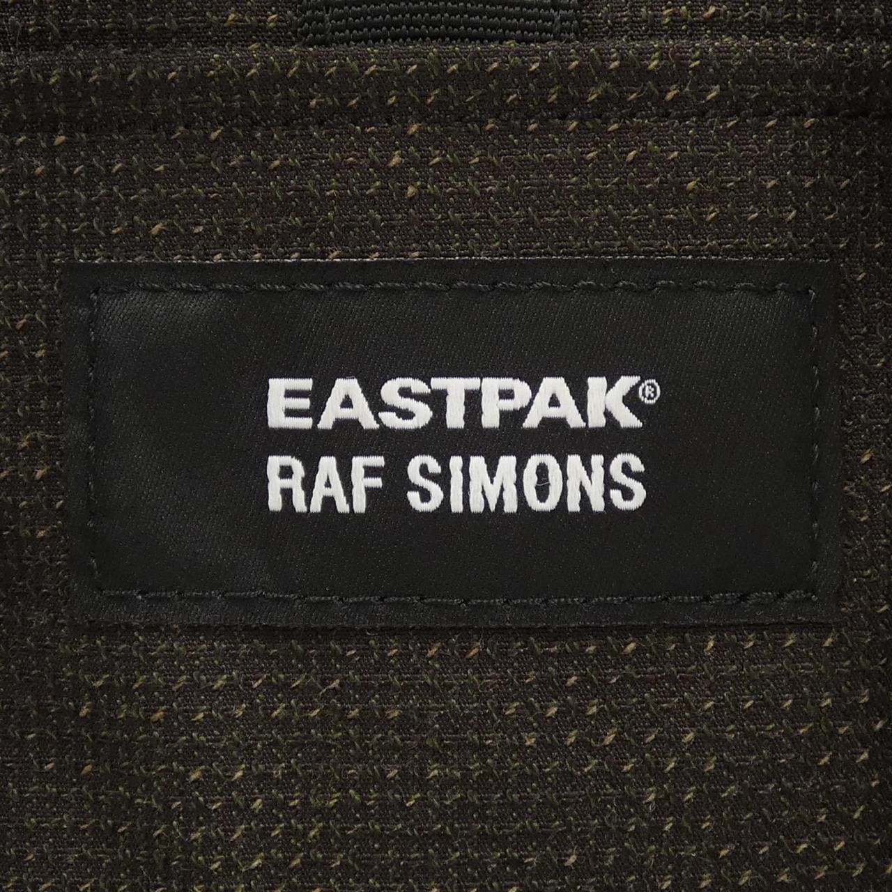 东包EASTPAK BACKPACK