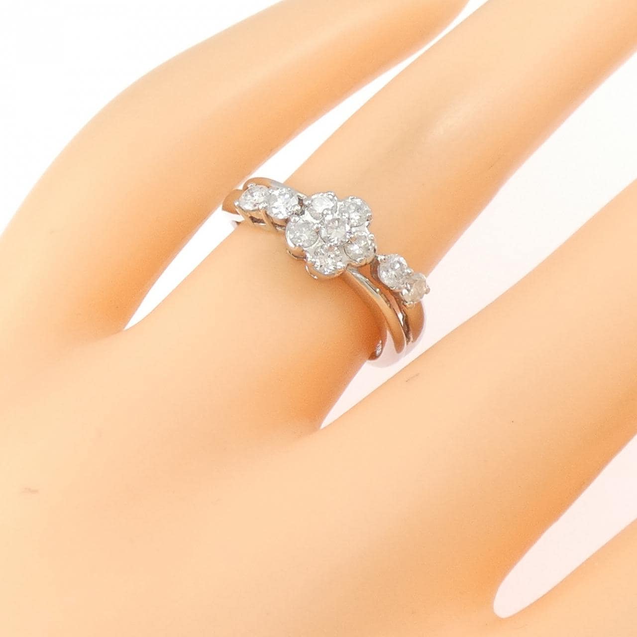 PT900 フラワー ダイヤモンド リング 0.60CT