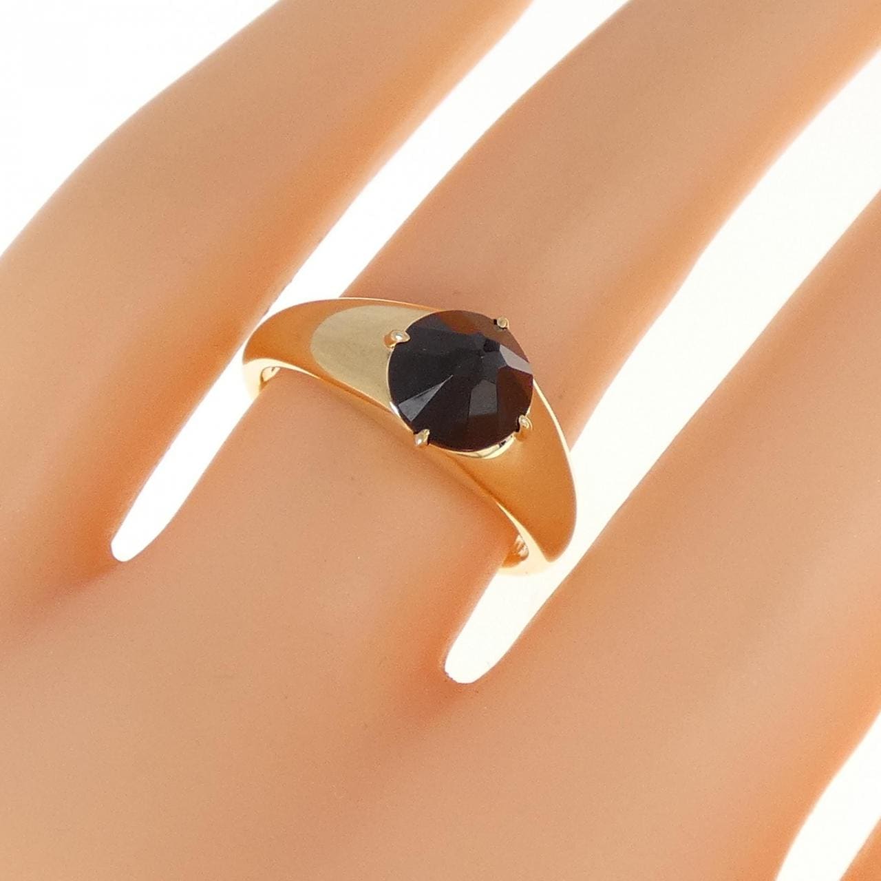 Tasaki Spinel ring