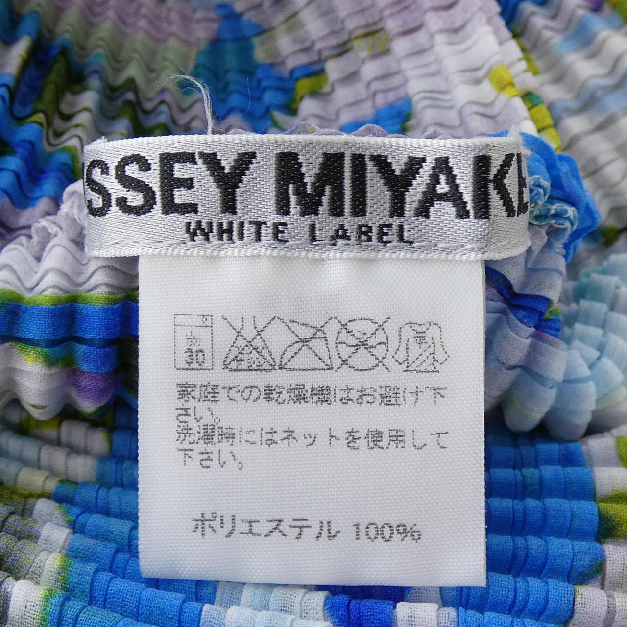 イッセイミヤケ ISSEY MIYAKE IM42FJ242 トップス