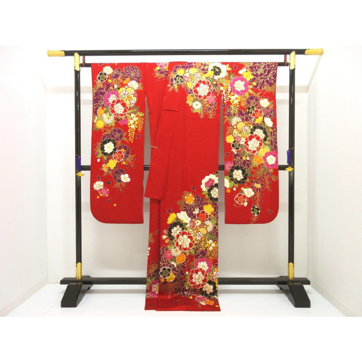 振袖　金通し刺繍入り　友禅金彩加工