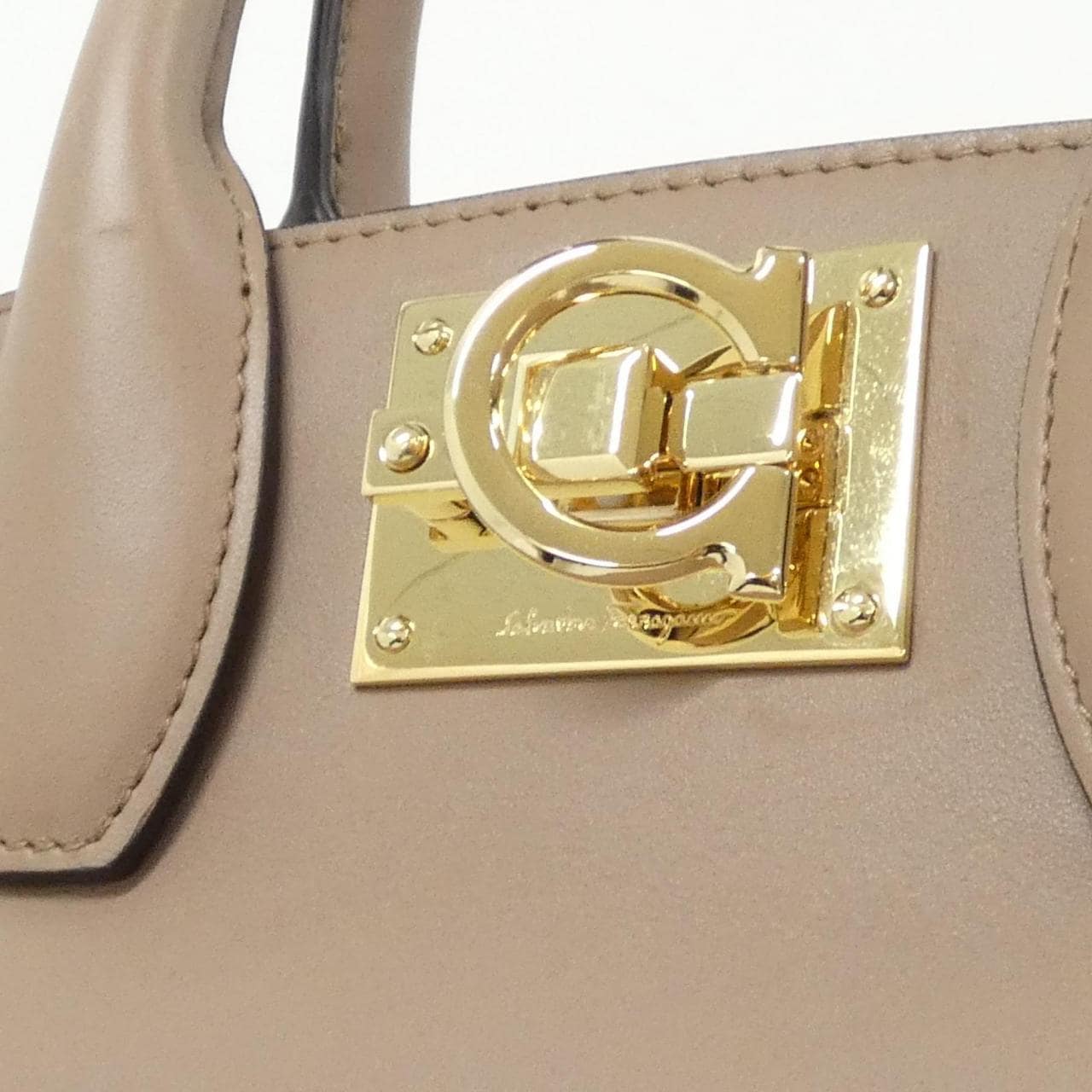 サルヴァトーレフェラガモ THE STUDIO 21 H159 バッグ