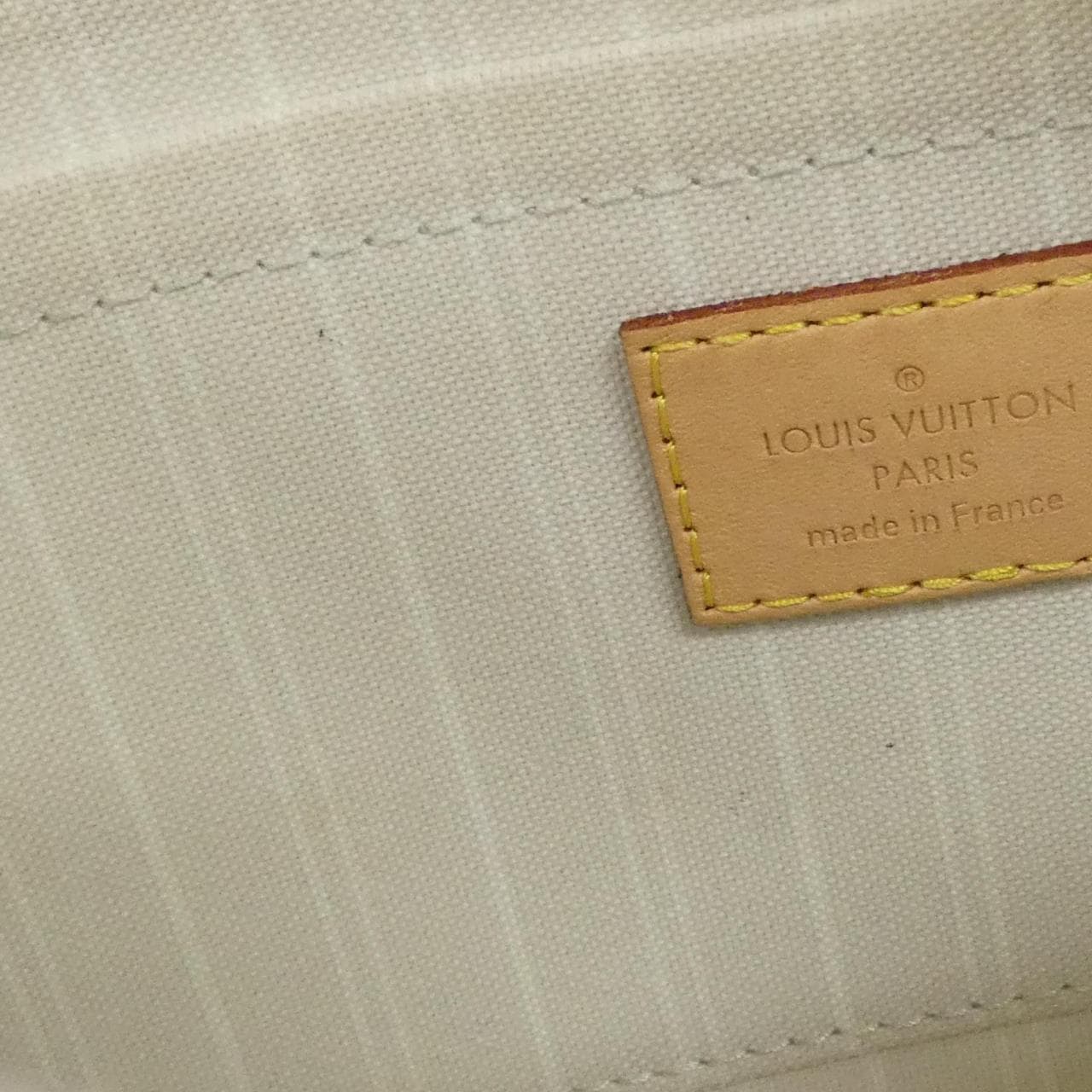 LOUIS VUITTON by the Pool 多口袋配件 M57634 单肩包