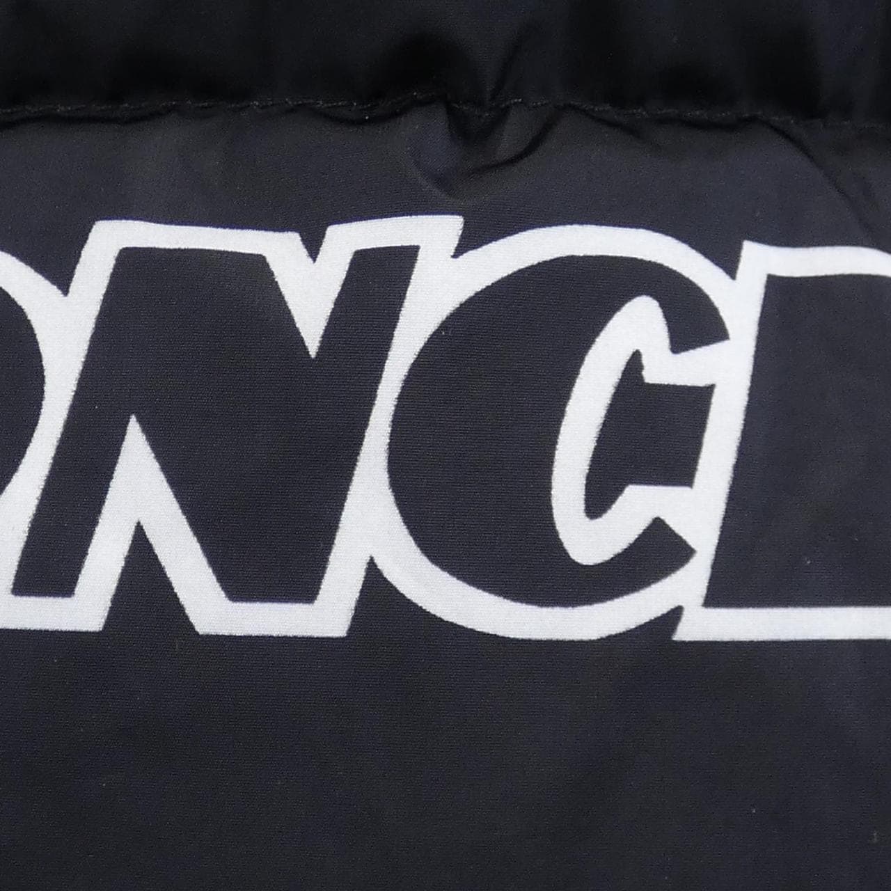 モンクレール MONCLER ダウンジャケット
