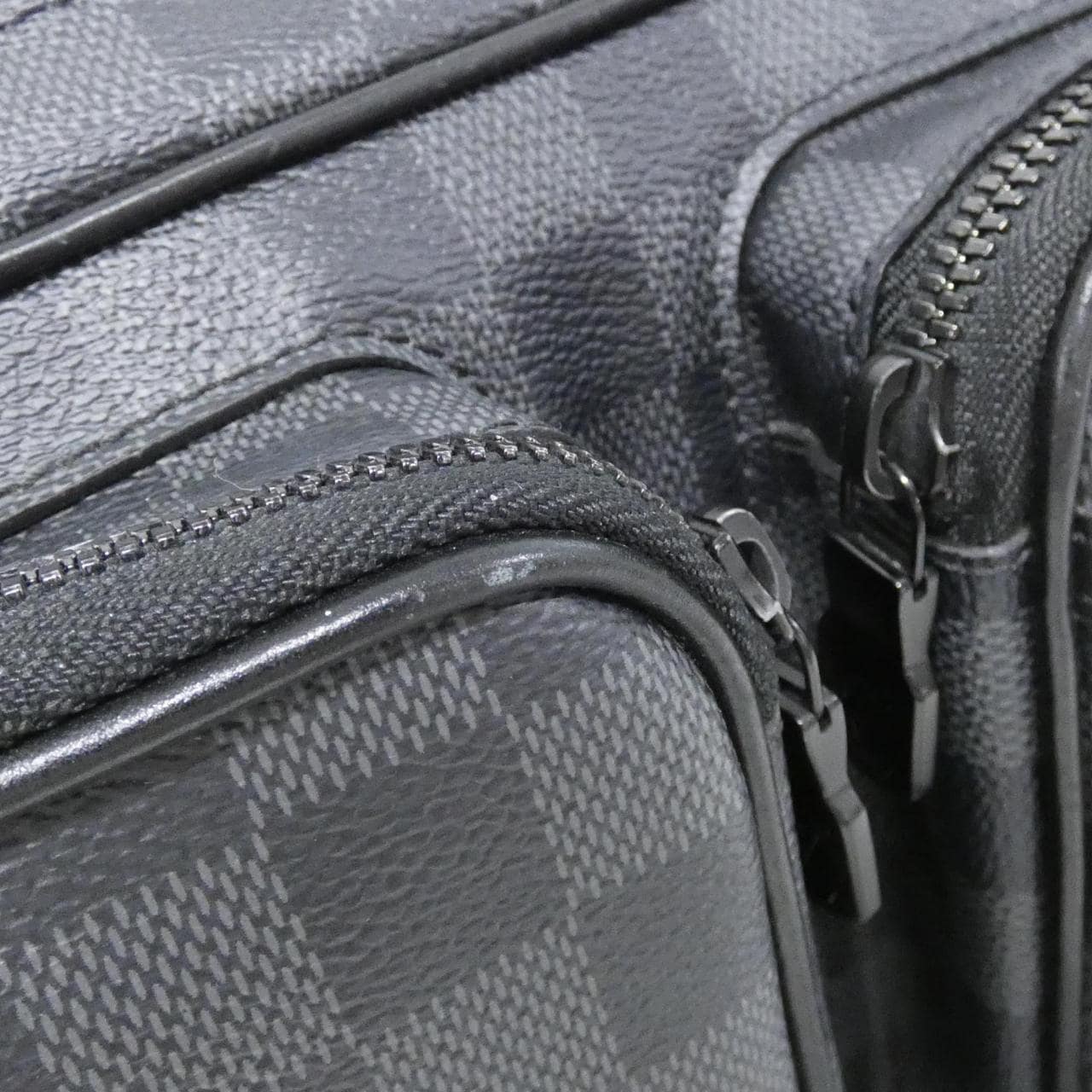 ルイヴィトン ダミエ グラフィット ユーティリティ ユーティリティ メッセンジャー N40280 ショルダーバッグ