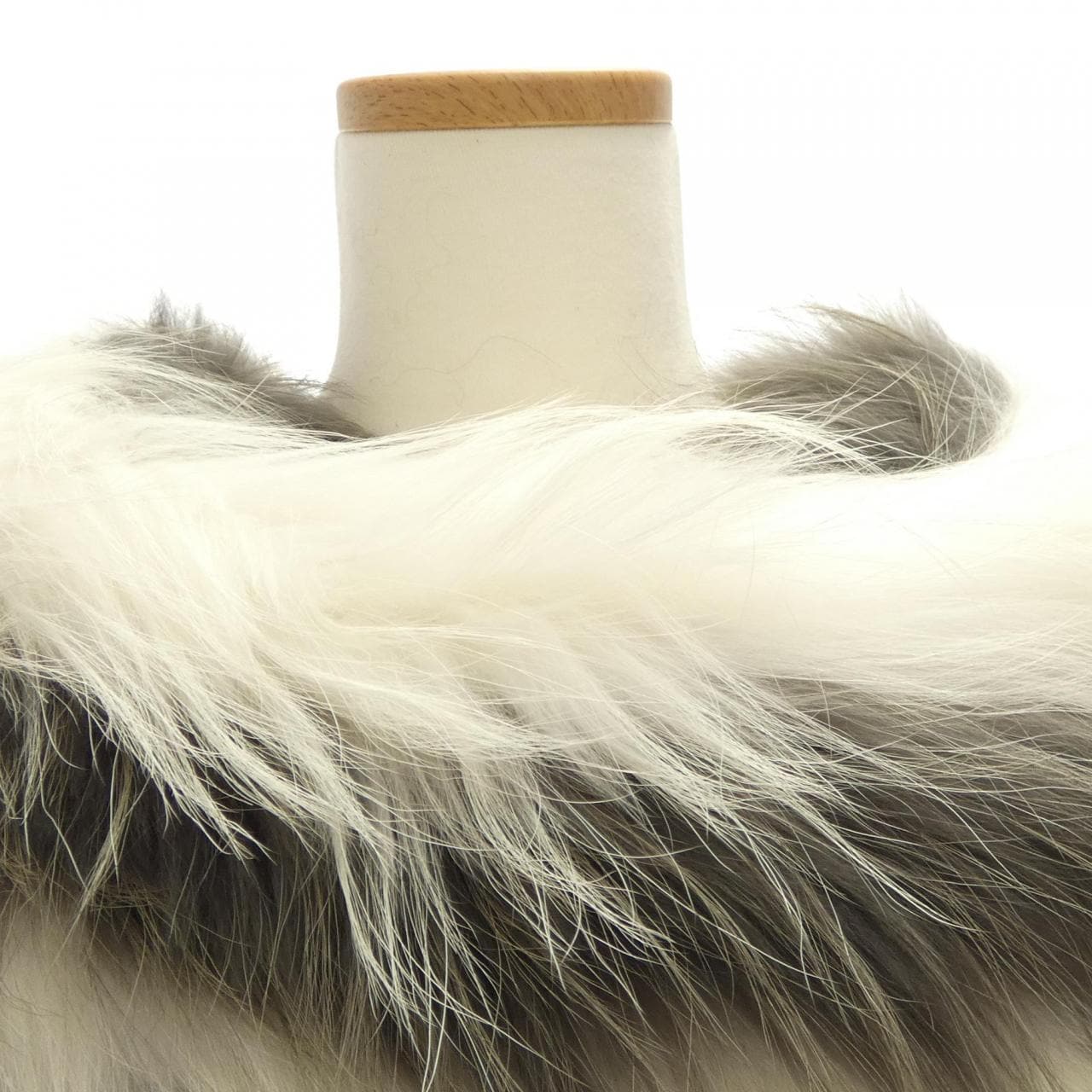 CHARLOTTE SIMONE STOLE