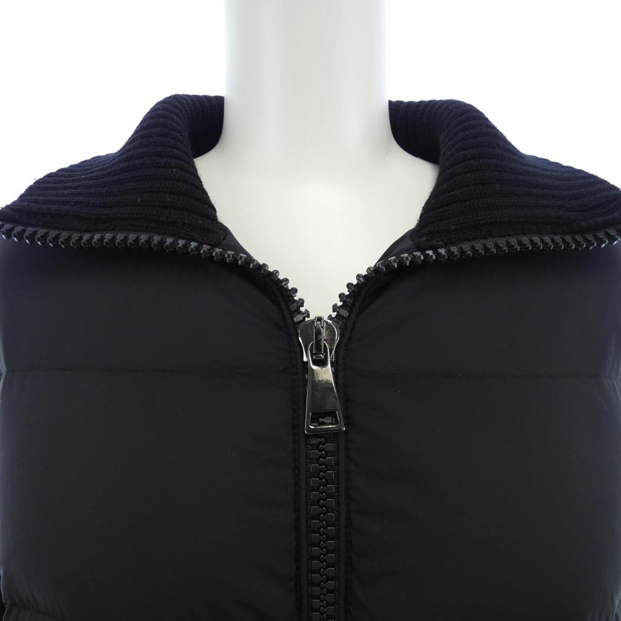 モンクレール MONCLER ダウンジャケット
