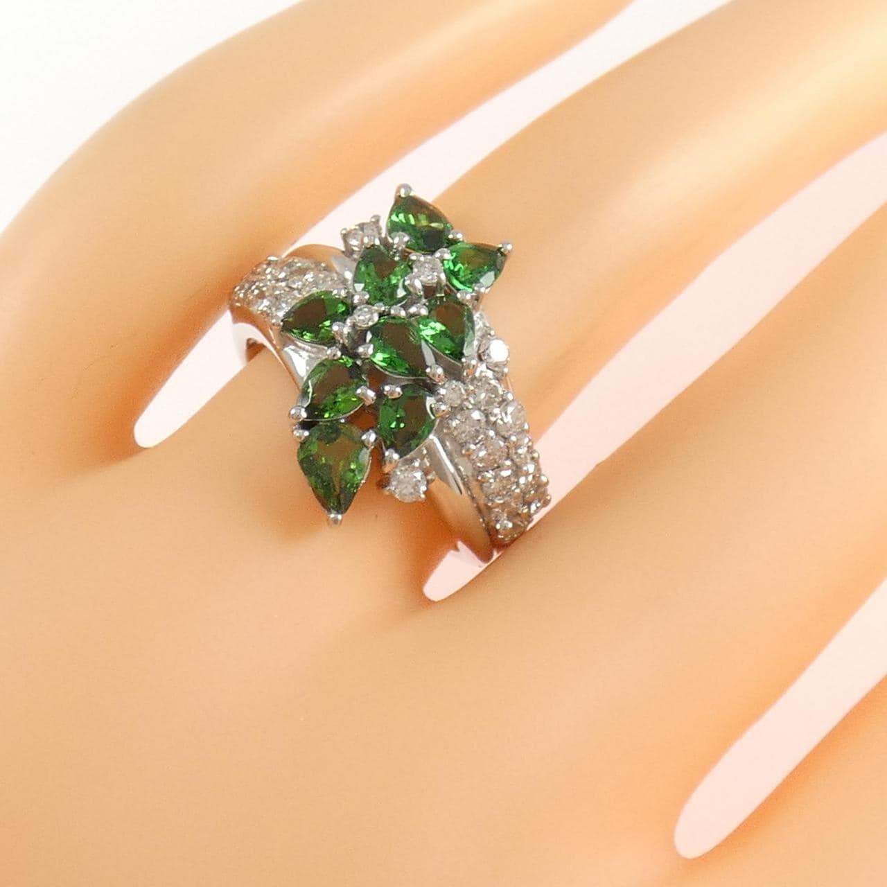 PT900 グリーンガーネット リング 1.52CT