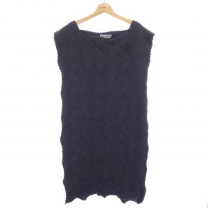 イッセイミヤケ ISSEY MIYAKE ワンピース