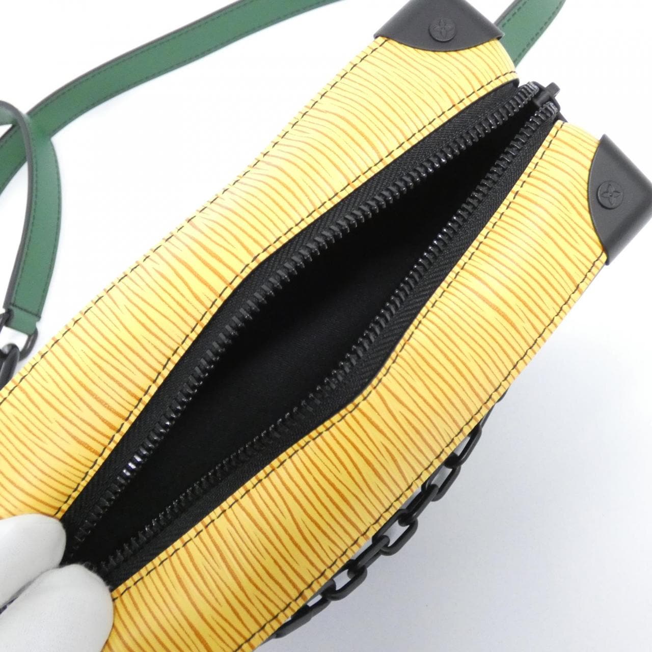 ルイヴィトン エピ ミニ ソフトトランク M68721 ショルダーバッグ