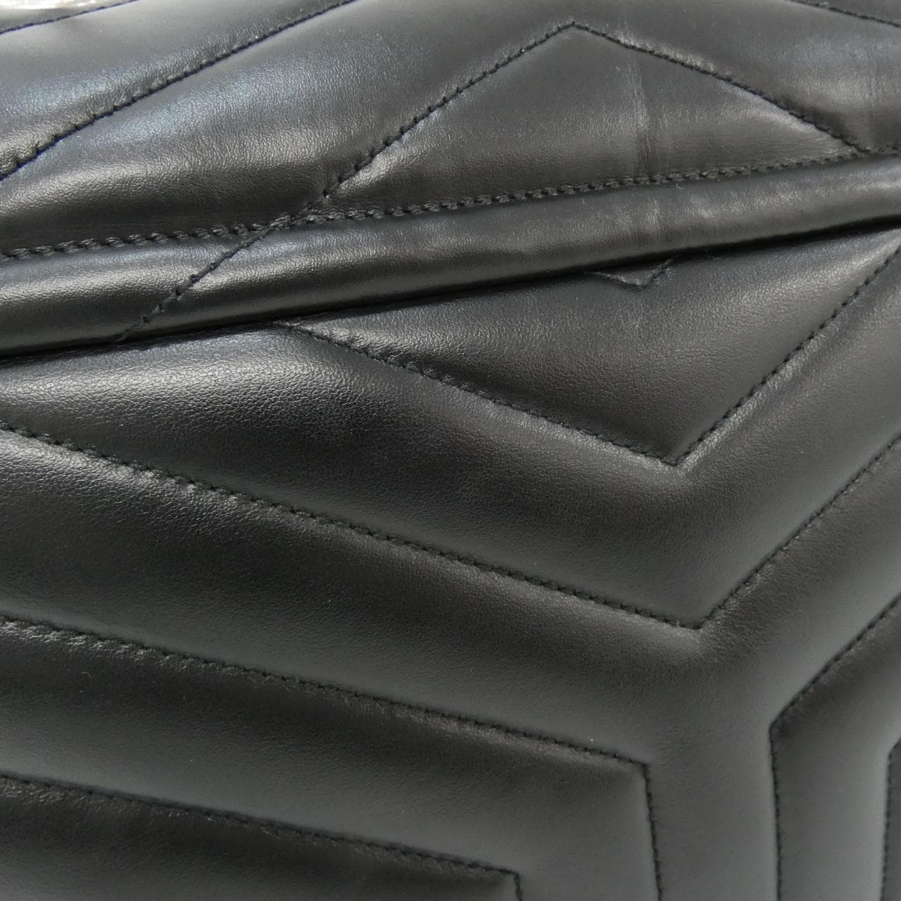 サンローラン ルールー ミディアム 574946 DV726 ショルダーバッグ