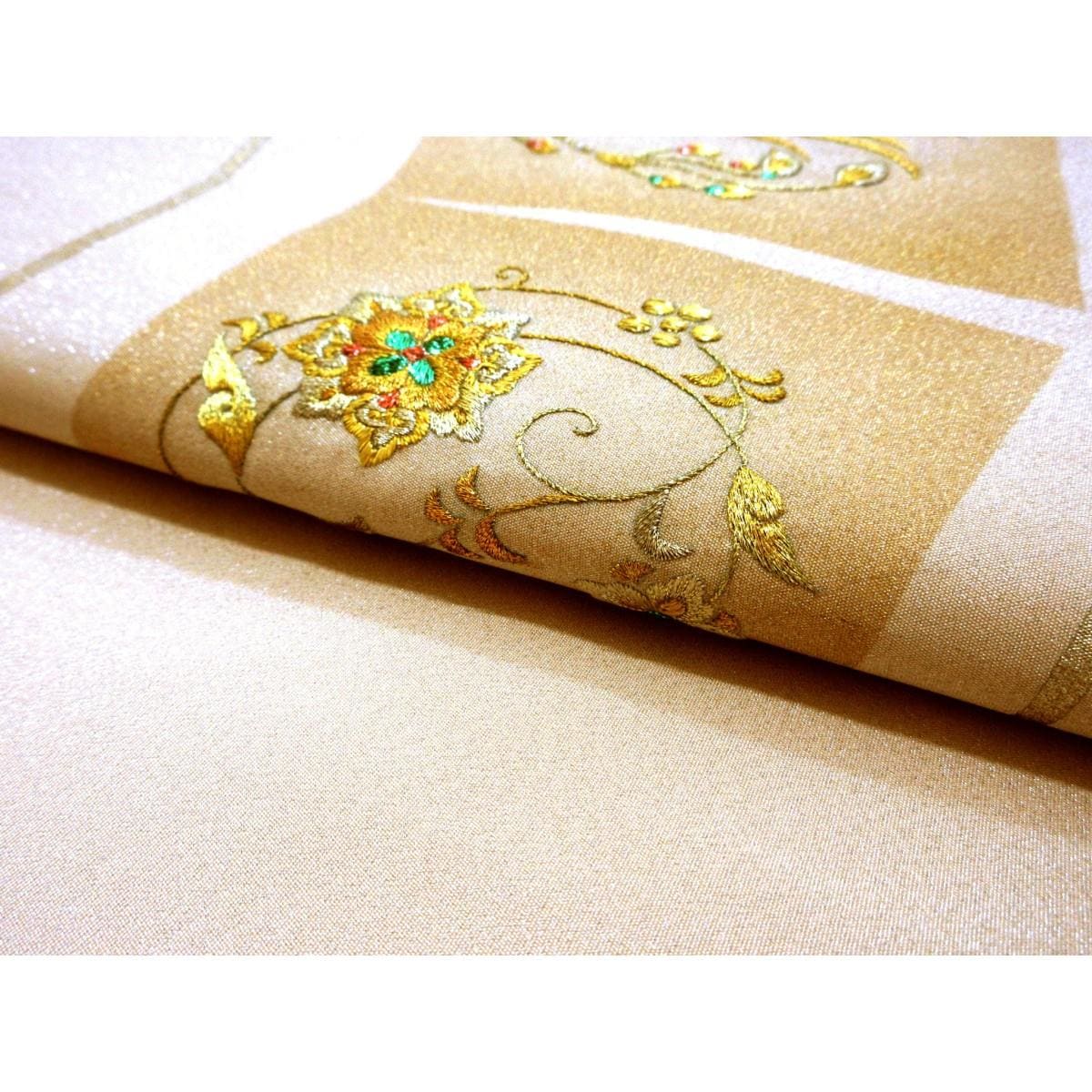 袋帯　綴織　金彩加工刺繍入り