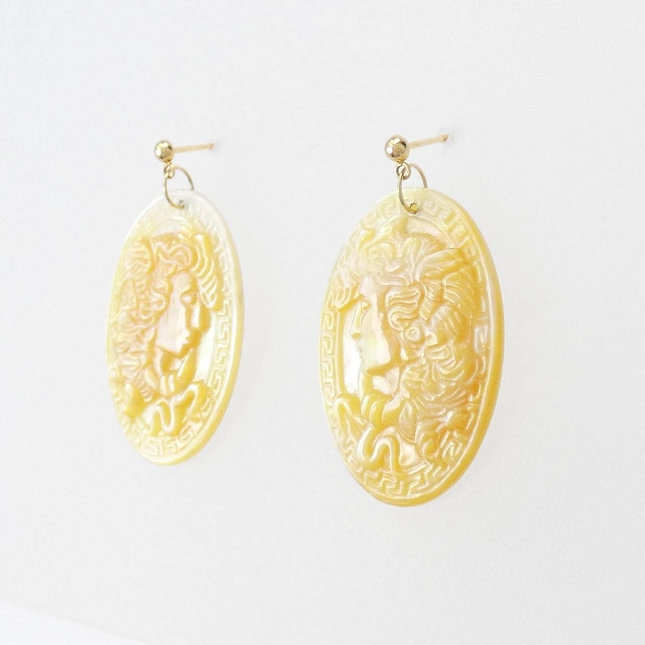 [BRAND NEW] K18YG mother of pearl earrings