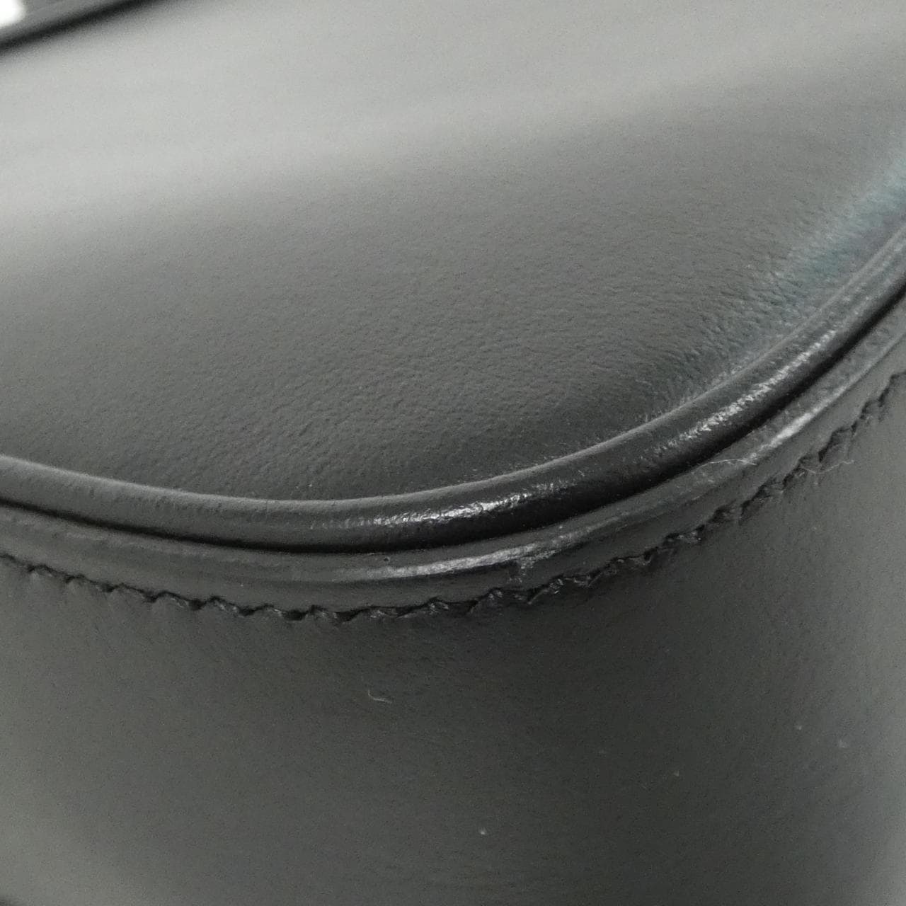 CELINE横向邮差包 194503DOT 单肩包