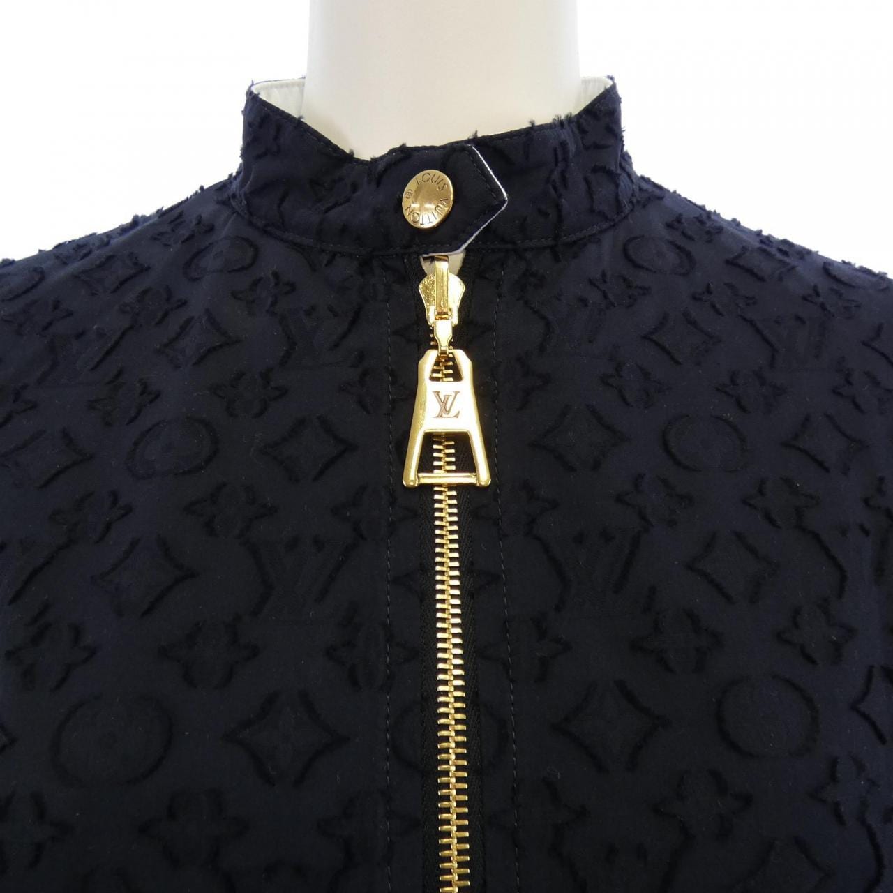 ルイヴィトン LOUIS VUITTON リバーシブルモノグラムレリーフ FNJA19AQV ブルゾン