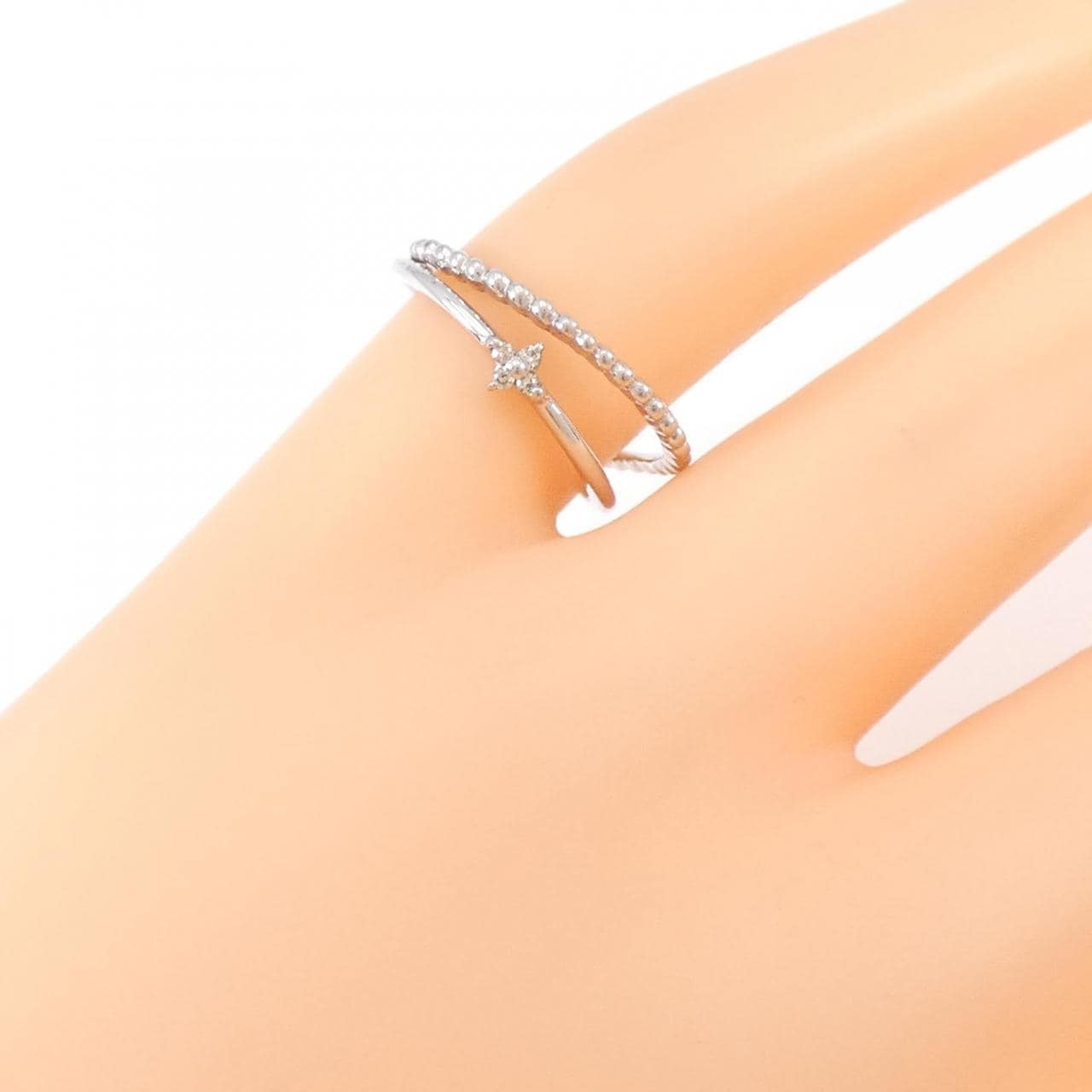 Jewelry】K10WG フラワーモチーフ ダイヤモンド デザインリング A.0.04