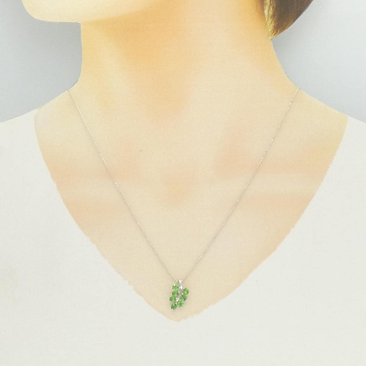 K18WG Leaf Green Garnet Necklace 0.80CT