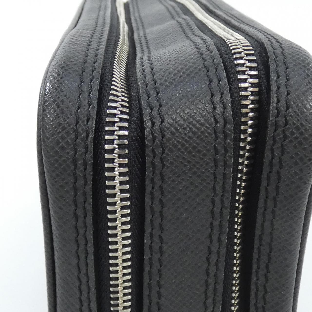 ルイヴィトン タイガ パヴェル M31142 セカンドバッグ