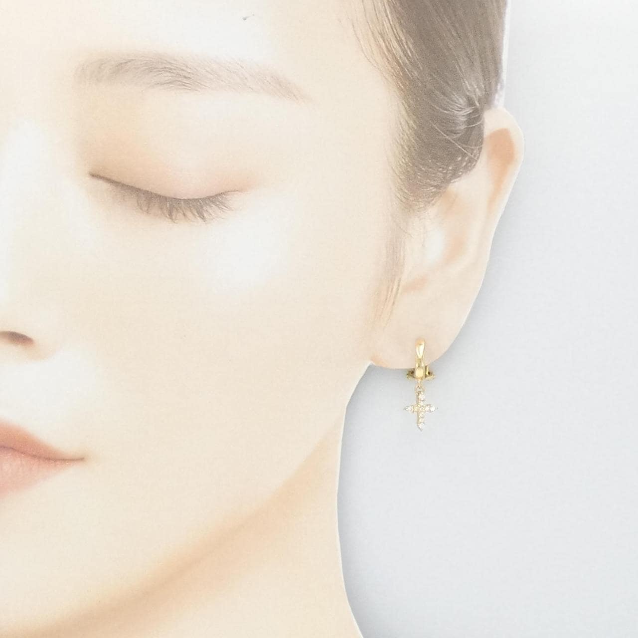 スタージュエリー クロス ダイヤモンド イヤリング 0.16CT