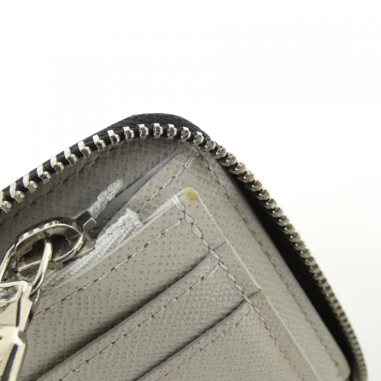 ルイヴィトン タイガ ラマ ジッピー ウォレット ヴェルティカル M30446 財布