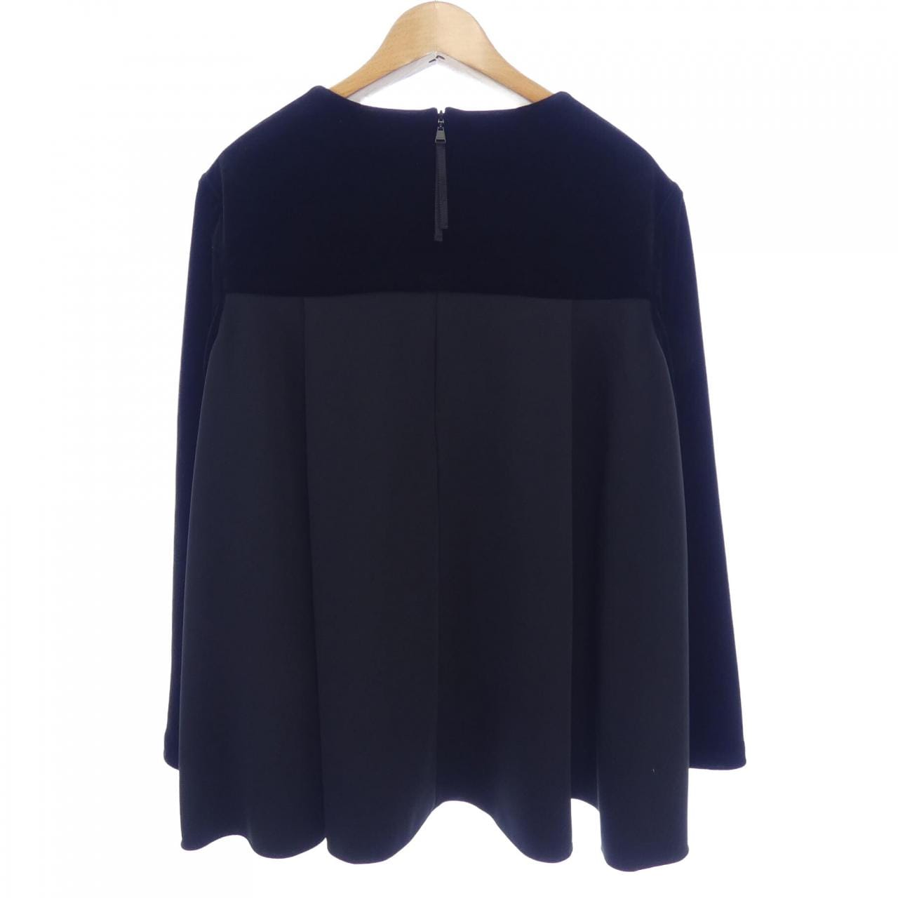 ベロアノワールbyフォクシー VELOUR NOIR by FOXEY　N.Y トップス